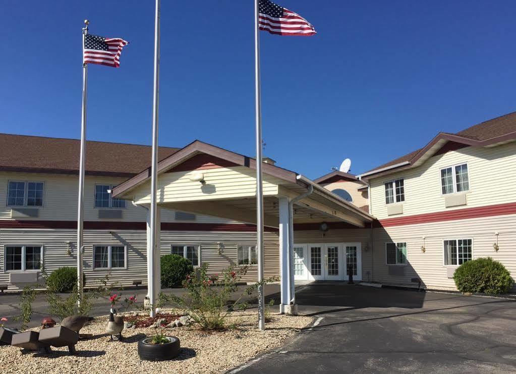 Econo Lodge Lake Mills Exterior photo
