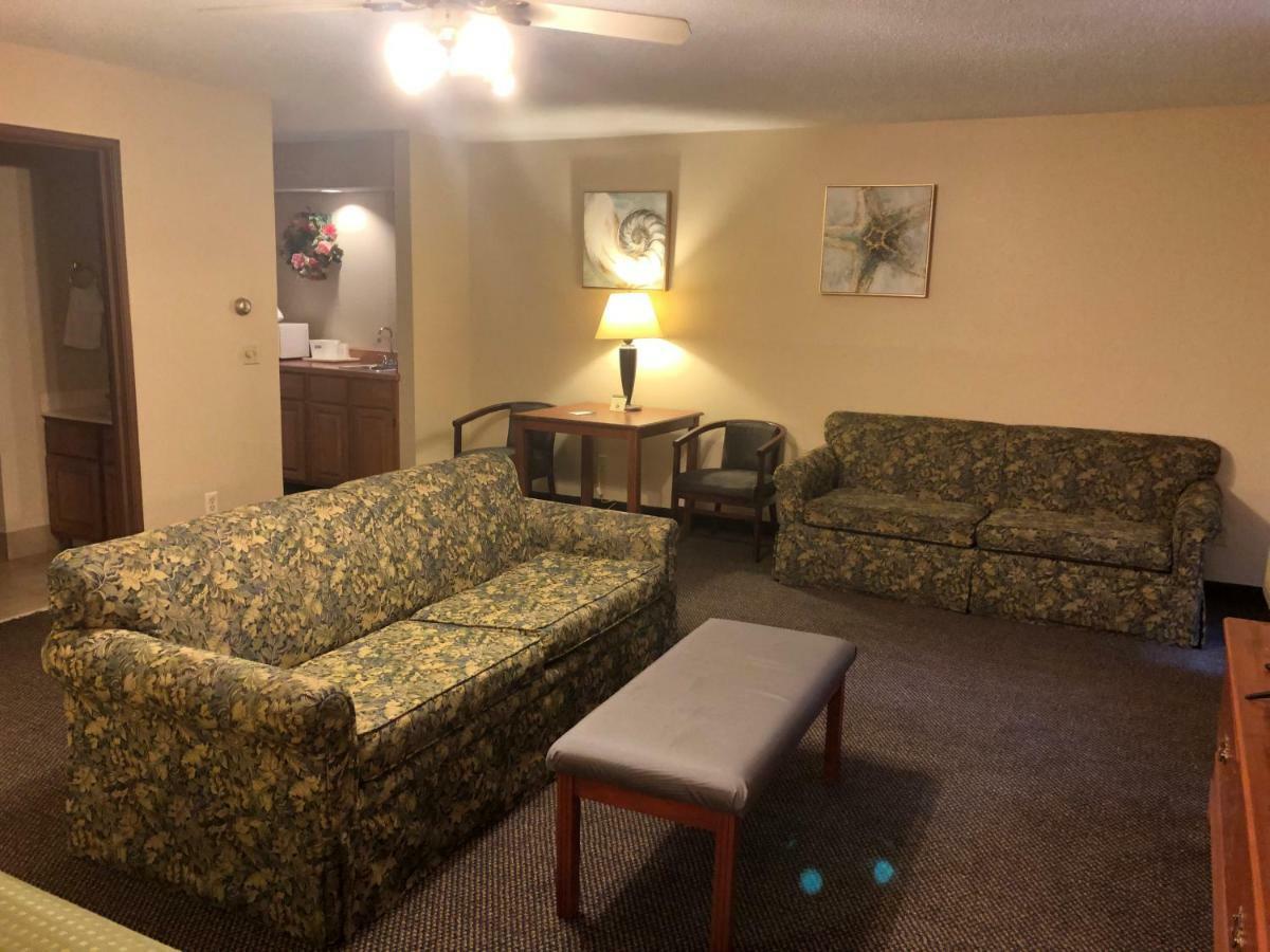 Econo Lodge Lake Mills Exterior photo